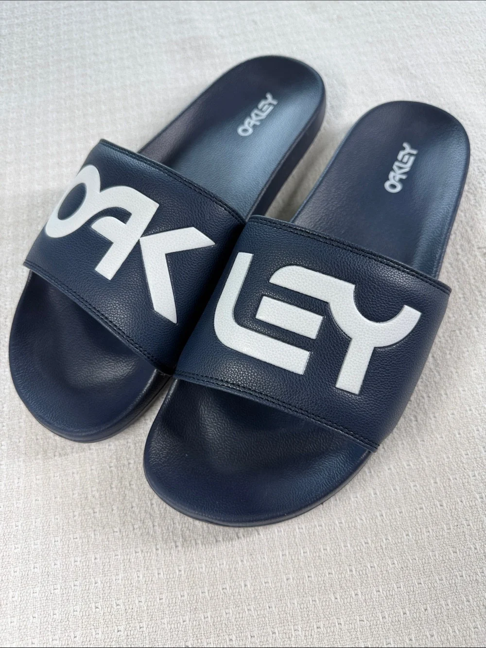 Oakley navy blue and white rubber slides size 14